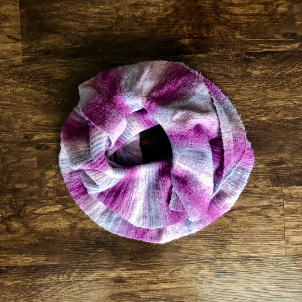 A|X: Ruffle scarf - Picture 2 of 3